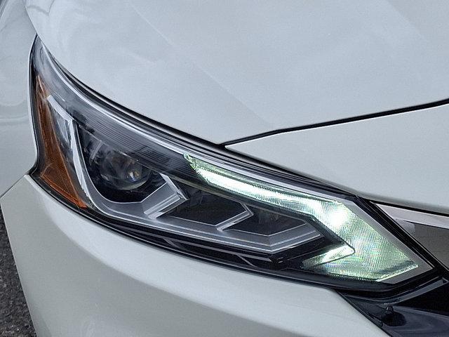 Photo of 2021 Pearl White Tricoat Nissan Altima