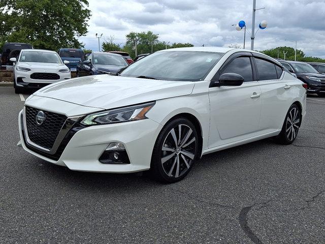 Photo of 2021 Pearl White Tricoat Nissan Altima