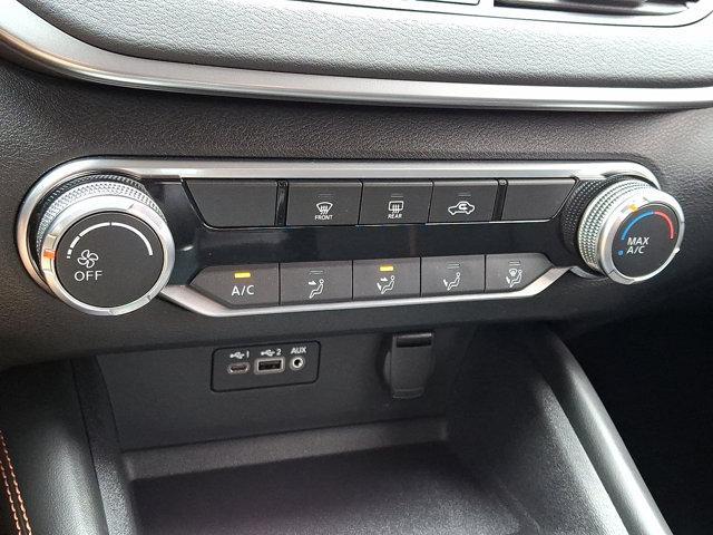 Photo of 2021 Pearl White Tricoat Nissan Altima