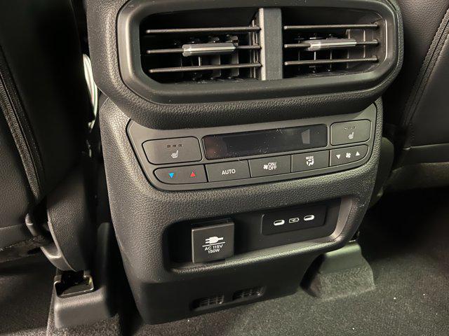 Photo of 2025 Platinum White Pearl Honda Pilot
