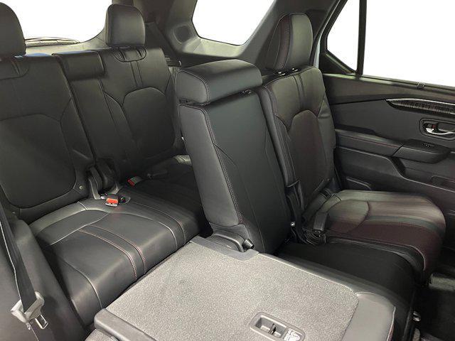 Photo of 2025 Platinum White Pearl Honda Pilot