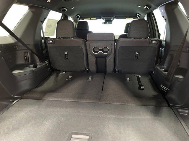 Photo of 2025 Lunar Silver Metallic Honda Pilot