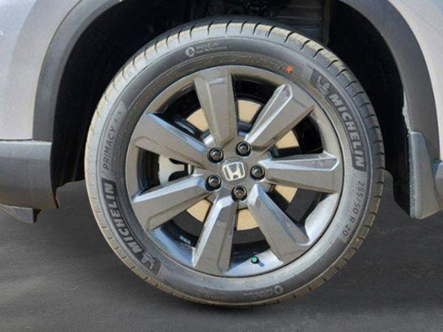 Photo of 2025 Lunar Silver Metallic Honda Pilot
