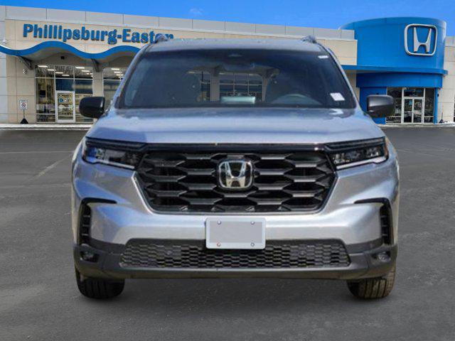 Photo of 2025 Lunar Silver Metallic Honda Pilot
