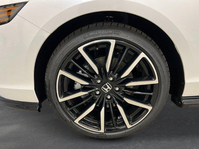 Photo of 2025 Platinum White Pearl Honda Accord Hybrid