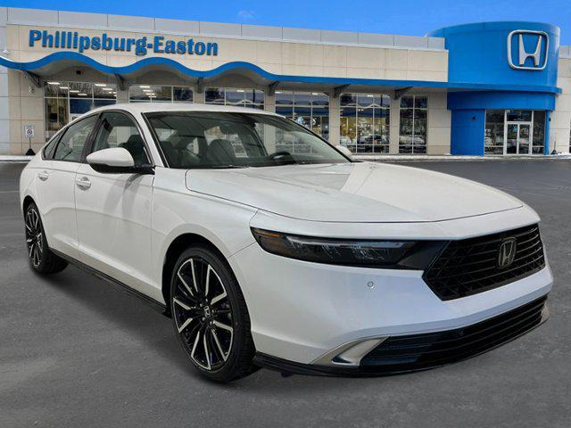 Photo of 2025 Platinum White Pearl Honda Accord Hybrid