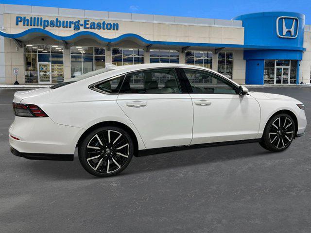 Photo of 2025 Platinum White Pearl Honda Accord Hybrid