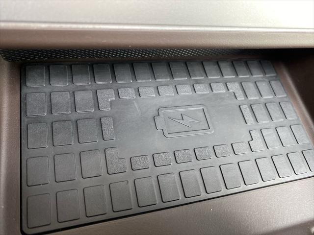 Photo of 2023 Carbonized Gray Metallic Ford Explorer
