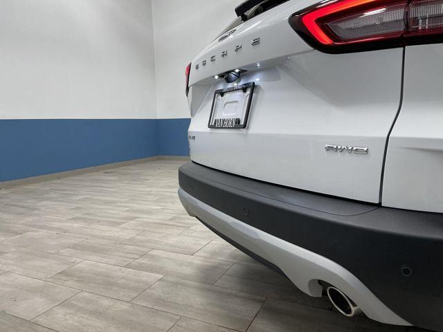Photo of 2024 Oxford White Ford Escape