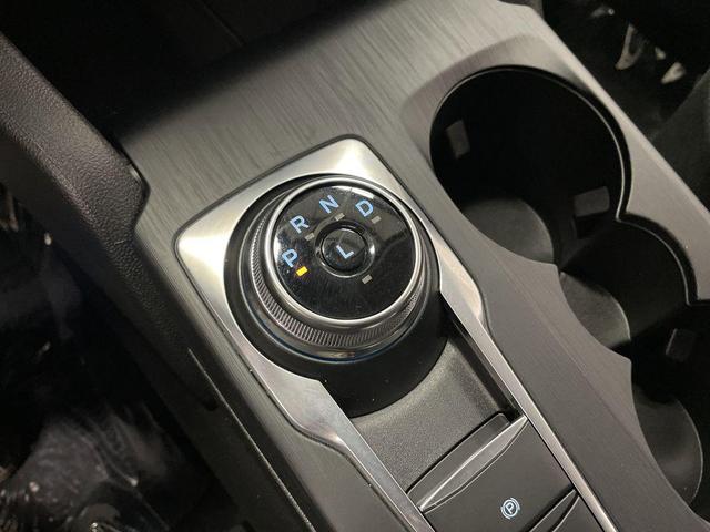 Photo of 2024 Oxford White Ford Escape