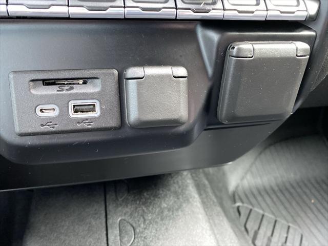 Photo of 2021 Silver Ice Metallic Chevrolet Silverado 1500