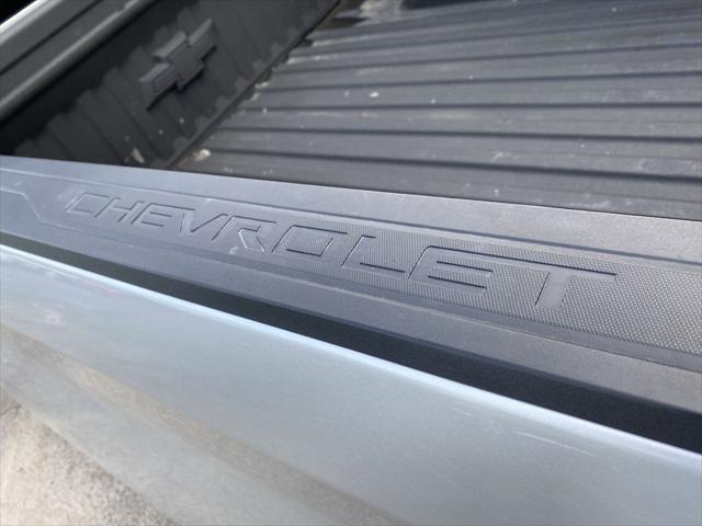 Photo of 2021 Silver Ice Metallic Chevrolet Silverado 1500