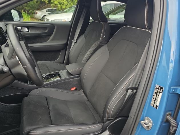 Photo of 2023 Fjord Blue Metallic Volvo C40 Recharge Pure Electric