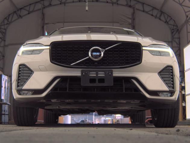 Photo of 2025 Bright Dusk Metallic Volvo XC60