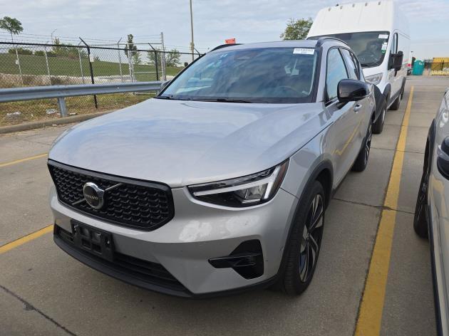 Photo of 2025 Silver Dawn Metallic Volvo XC40