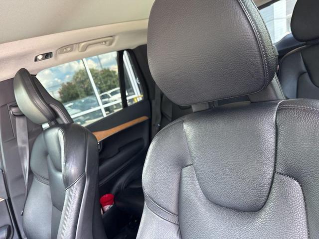 Photo of 2021 Crystal White Metallic Volvo XC90 Recharge Plug-In Hybrid