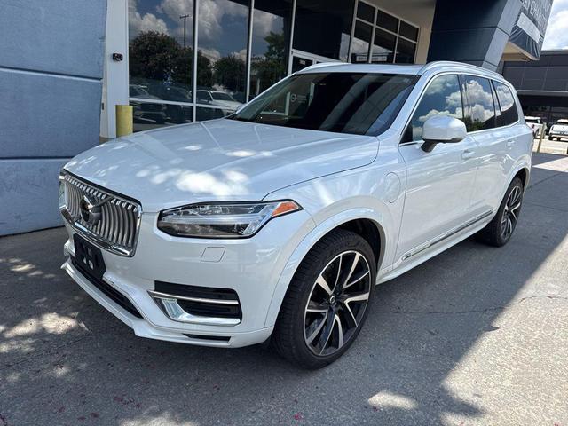 Photo of 2021 Crystal White Metallic Volvo XC90 Recharge Plug-In Hybrid
