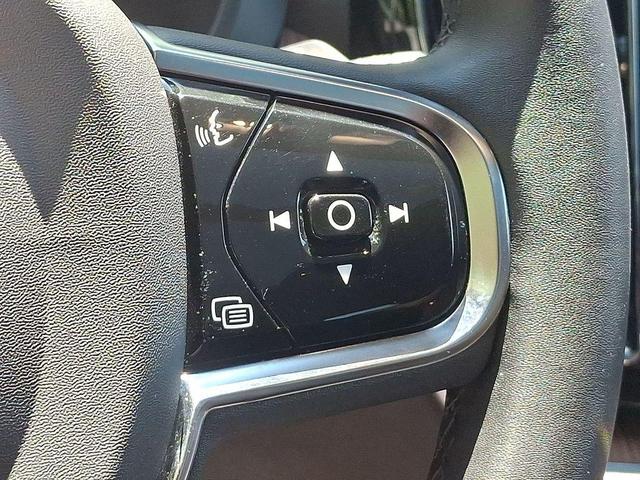 Photo of 2023 Silver Dawn Metallic Volvo XC60