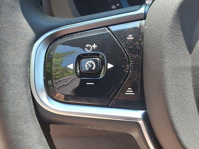 Photo of 2023 Silver Dawn Metallic Volvo XC60