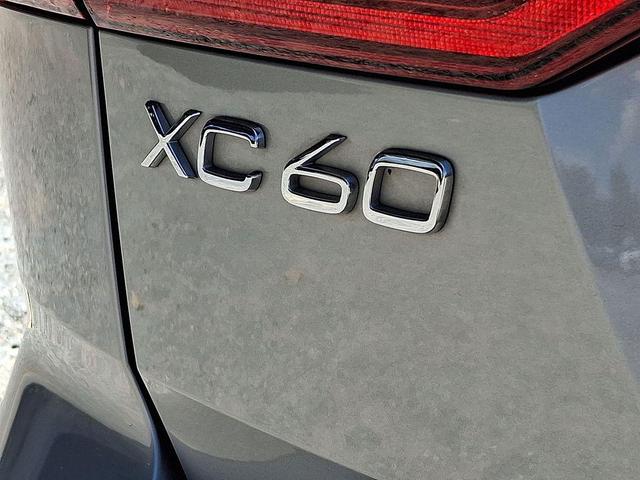 Photo of 2023 Silver Dawn Metallic Volvo XC60