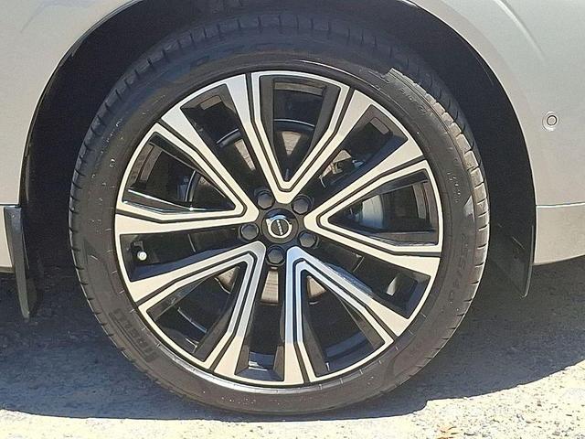 Photo of 2023 Silver Dawn Metallic Volvo XC60