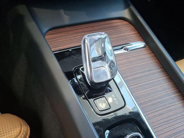 Photo of 2024 Onyx Black Metallic Volvo V60 Cross Country