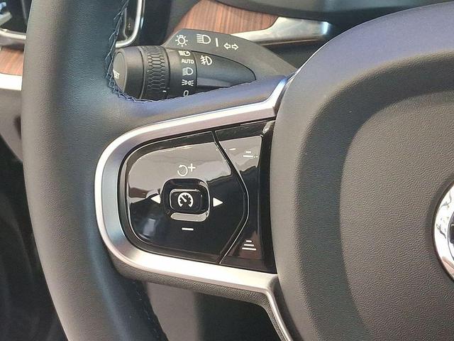Photo of 2024 Onyx Black Metallic Volvo V60 Cross Country