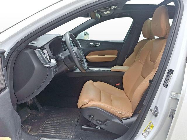 Photo of 2019 Crystal White Pearl Metallic Volvo XC60