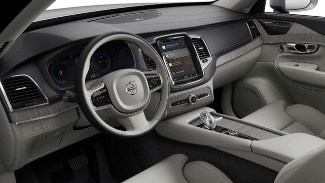 Photo of 2025 Vapour Grey Metallic Volvo XC90 Plug-In Hybrid