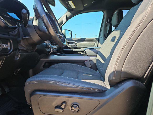 Photo of 2019 Diamond Black Crystal Pearlcoat RAM 1500