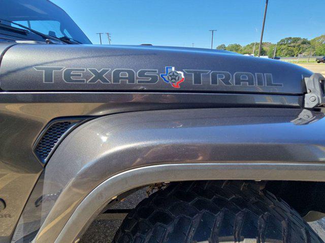 Photo of 2021 Granite Crystal Metallic Clearcoat Jeep Gladiator