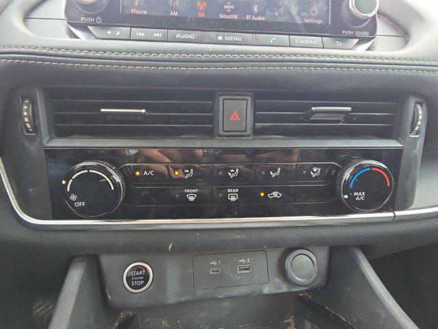 Photo of 2021 Super Black Nissan Rogue