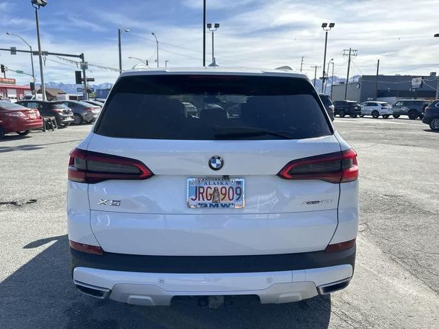 Photo of 2019 Alpine White BMW X5