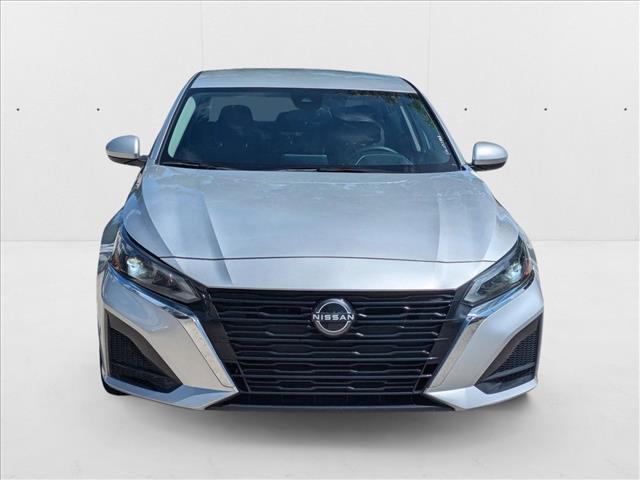 Photo of 2023 Brilliant Silver Metallic Nissan Altima