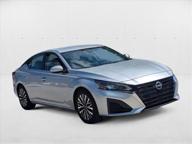 Photo of 2023 Brilliant Silver Metallic Nissan Altima