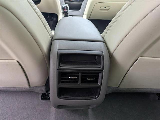 Photo of 2021 Crystal White Tricoat Cadillac XT5