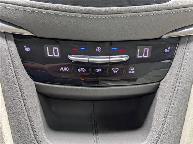 Photo of 2021 Crystal White Tricoat Cadillac XT5