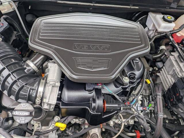 Photo of 2021 Crystal White Tricoat Cadillac XT5