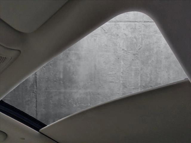 Photo of 2021 Crystal White Tricoat Cadillac XT5