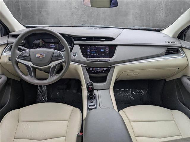 Photo of 2021 Crystal White Tricoat Cadillac XT5
