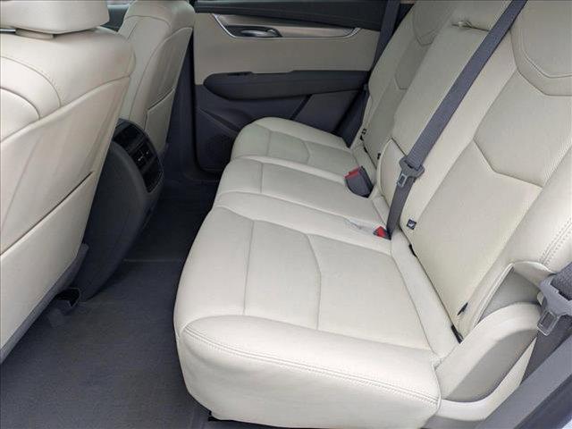 Photo of 2021 Crystal White Tricoat Cadillac XT5