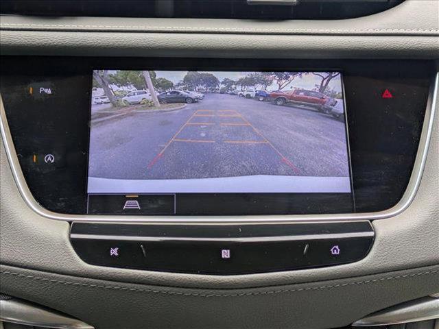 Photo of 2021 Crystal White Tricoat Cadillac XT5