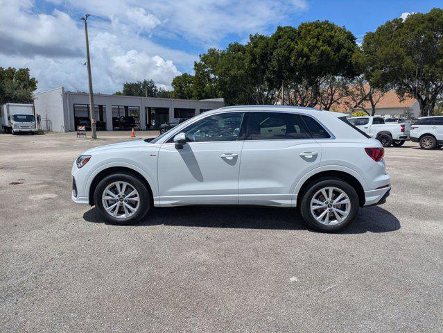 Photo of 2024 Glacier White Meta Audi Q3