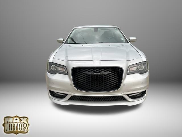 Photo of 2023 Silver Mist Clearcoat Chrysler 300
