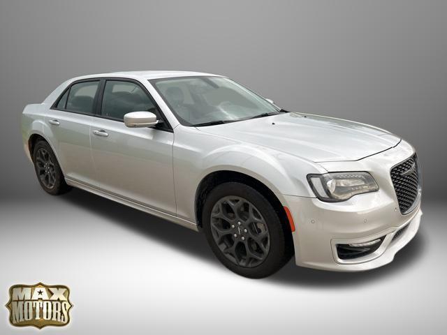 Photo of 2023 Silver Mist Clearcoat Chrysler 300