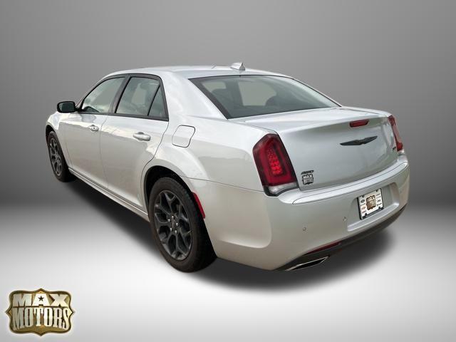 Photo of 2023 Silver Mist Clearcoat Chrysler 300