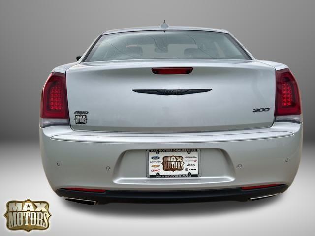 Photo of 2023 Silver Mist Clearcoat Chrysler 300