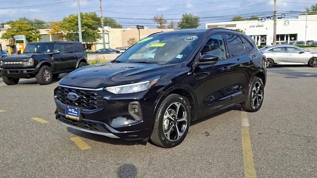 Photo of 2023 AGATE BLACK METALLIC Ford Escape