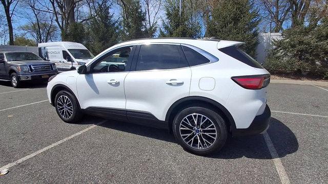 Photo of 2022 STAR WHITE METALLIC TRI-COA Ford Escape