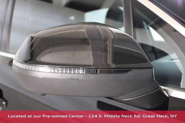Photo of 2023 Mythos Black Metallic Audi Q7